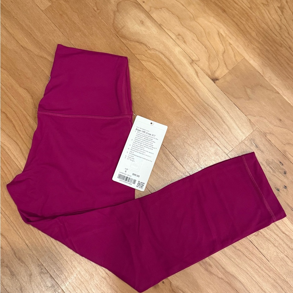 Lululemon HR Align crop 21” Fuschia size 6 BRAND NEW
